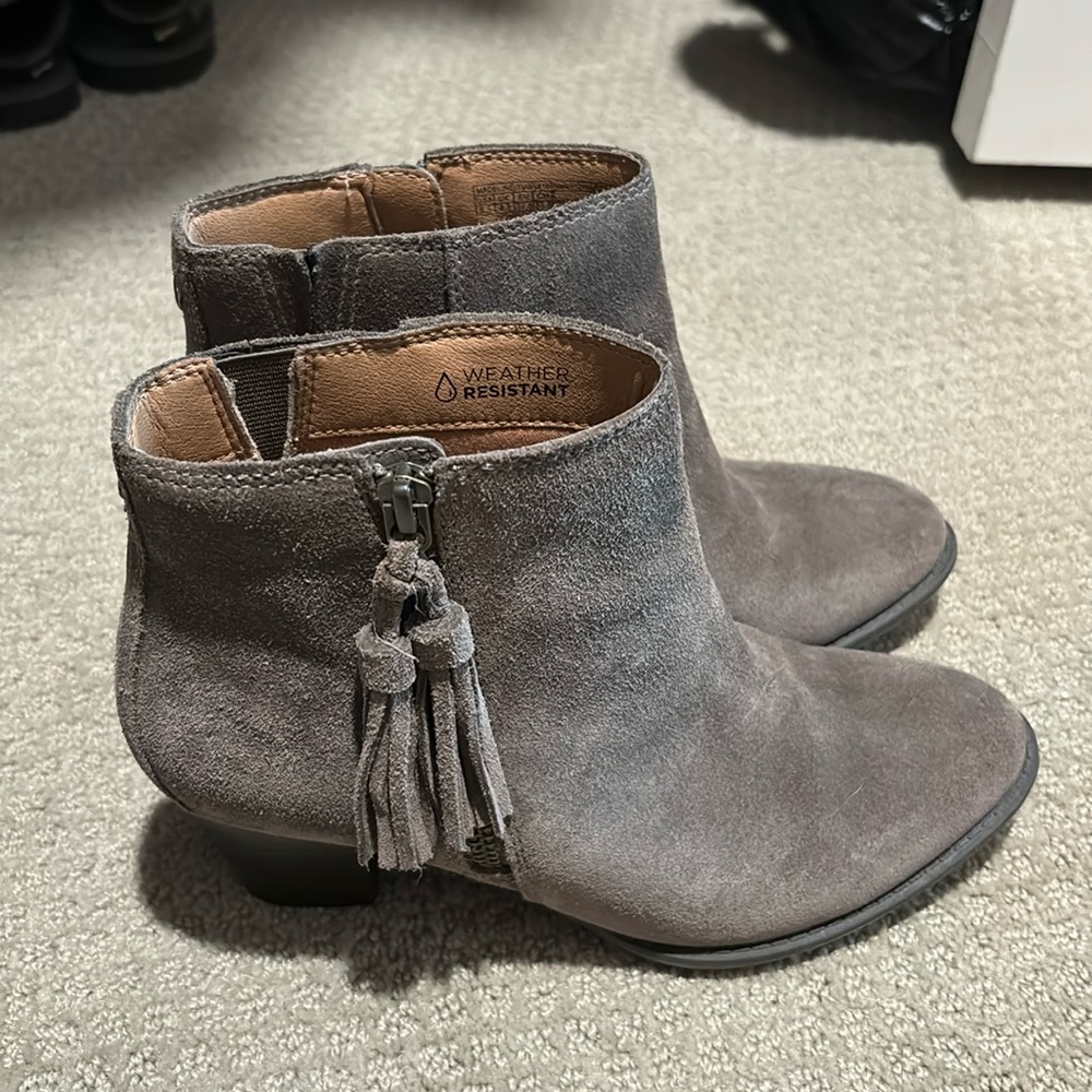 Vionic booties